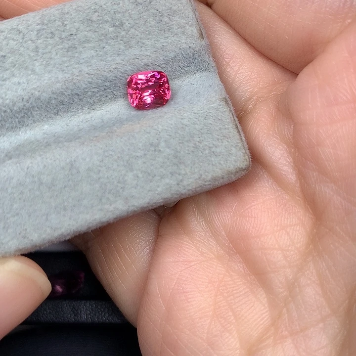 尖晶石裸石1.08ct莲花色马亨盖