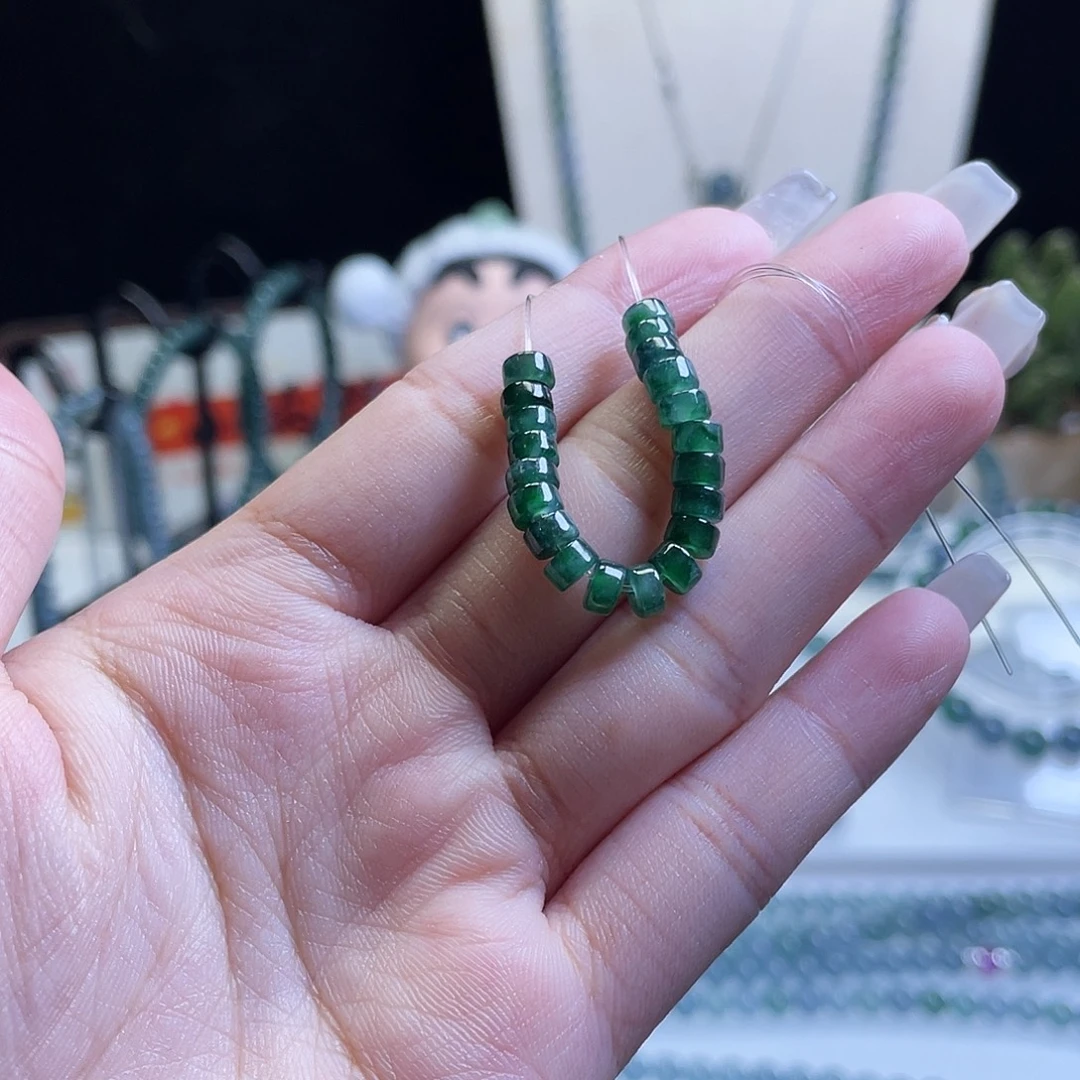 翡翠散珠4.4mm小直切20颗