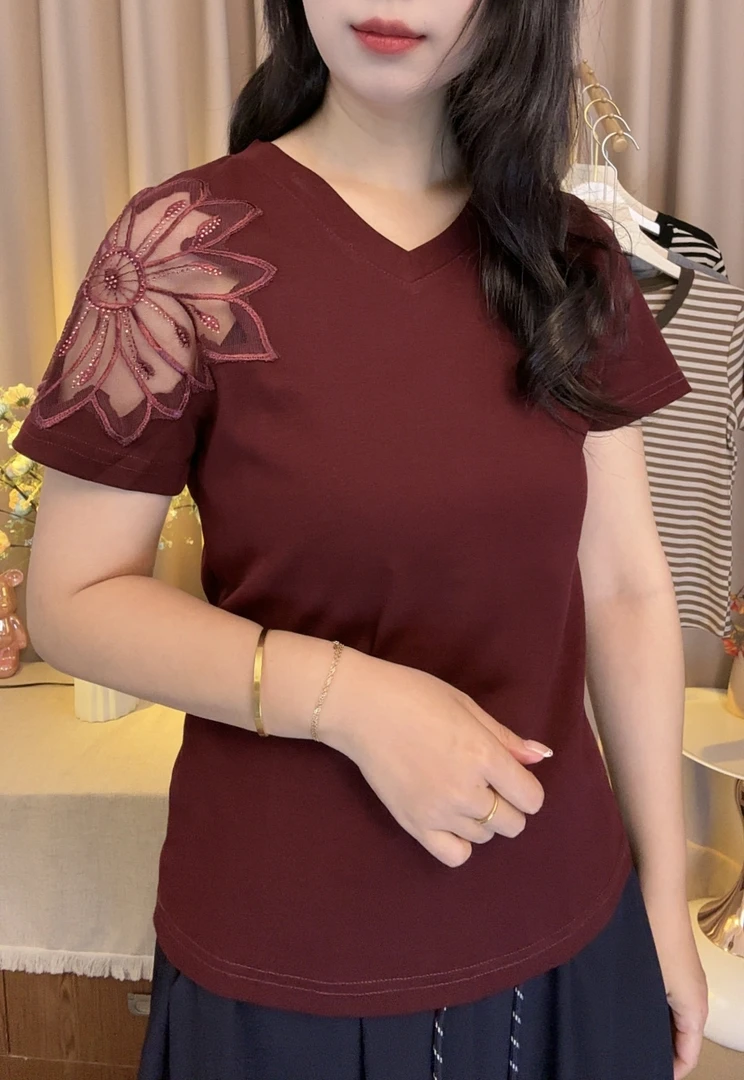 女士V领拼接镂空刺绣花极简风T恤薄款夏季百搭短袖