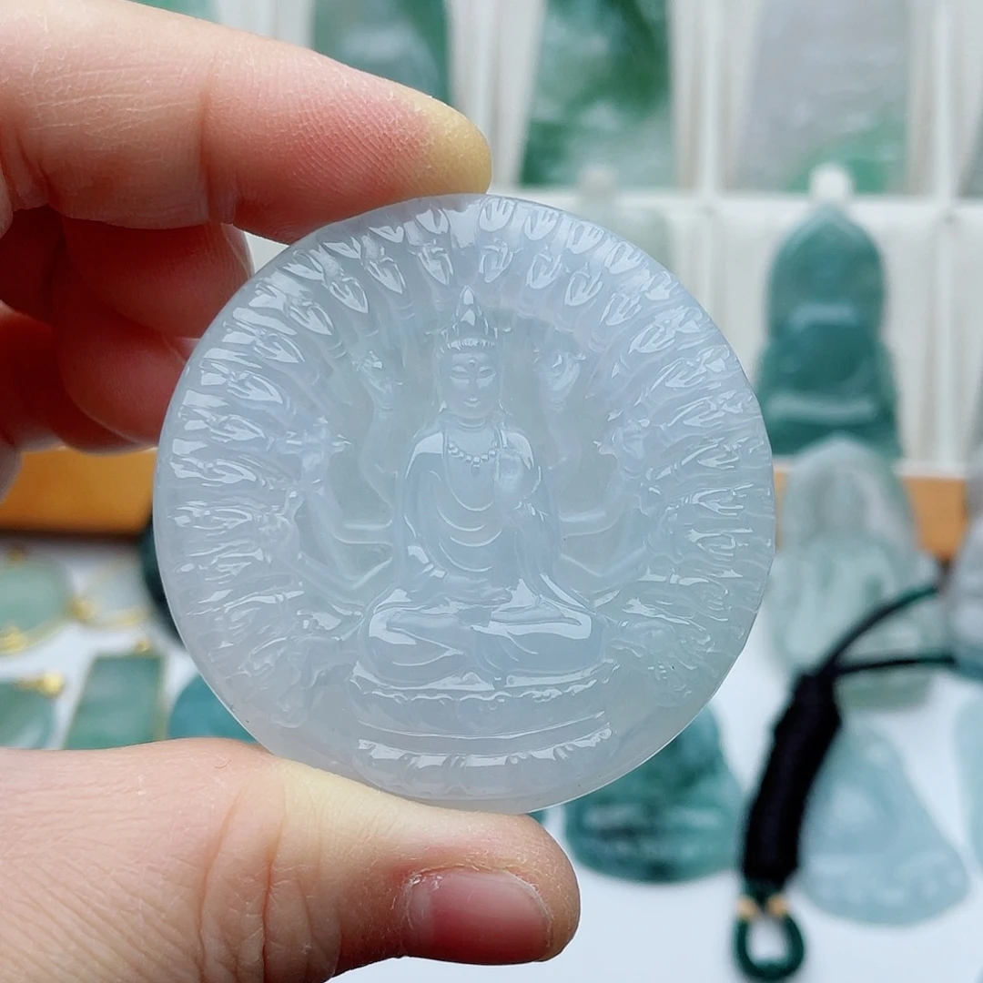 翡翠未镶嵌颈饰千手观音