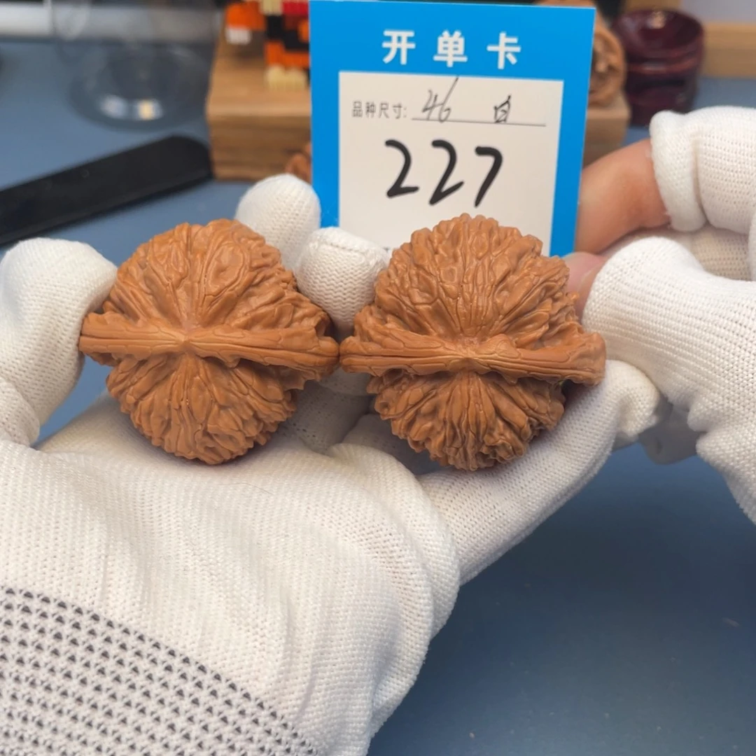 核桃文玩核桃白狮子