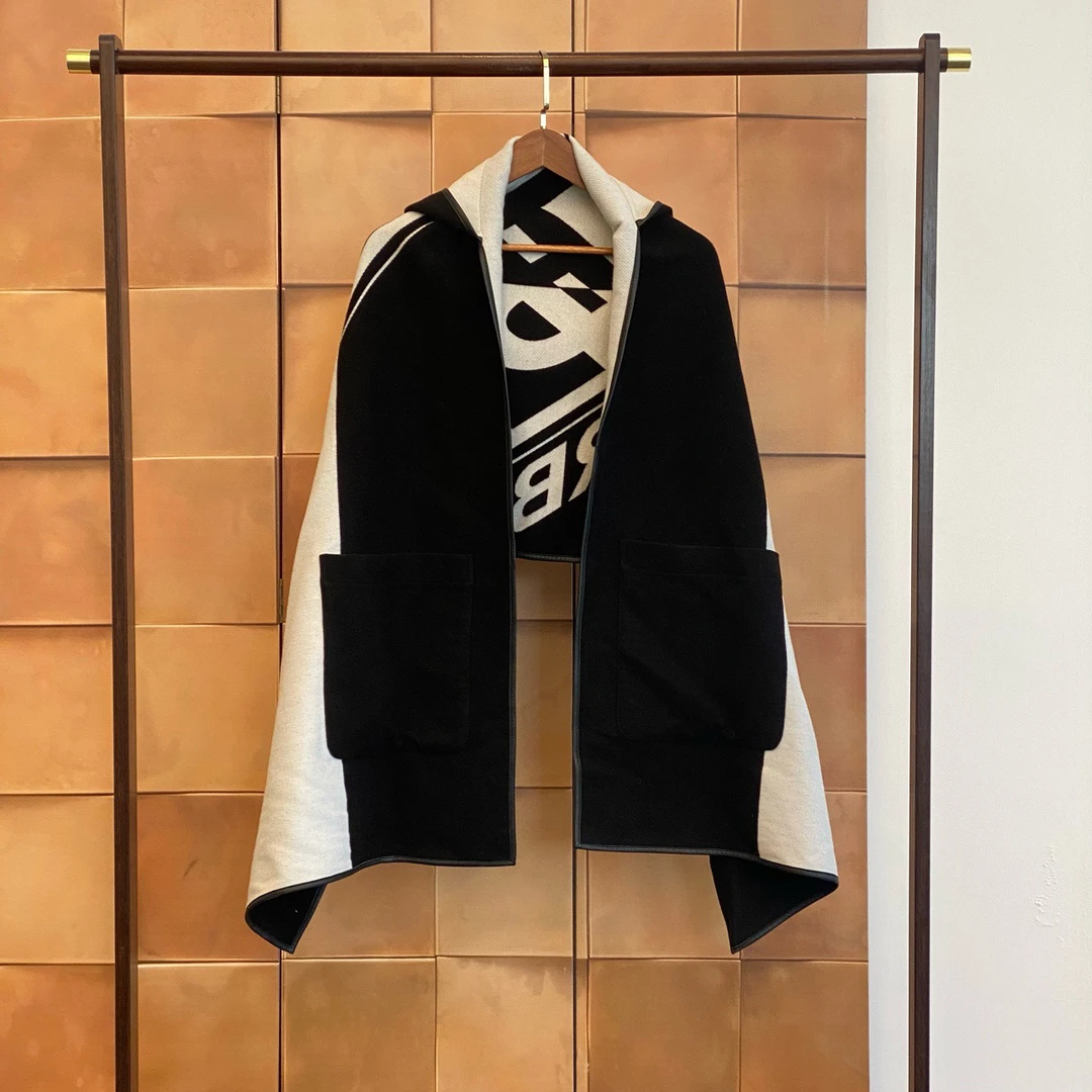 Burberry 黑白撞色菱格TB字母logo羊毛披肩/200*60cm/99新/27957