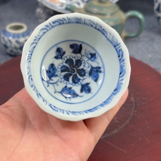 行***心壶一个青花缠枝花卉主人杯