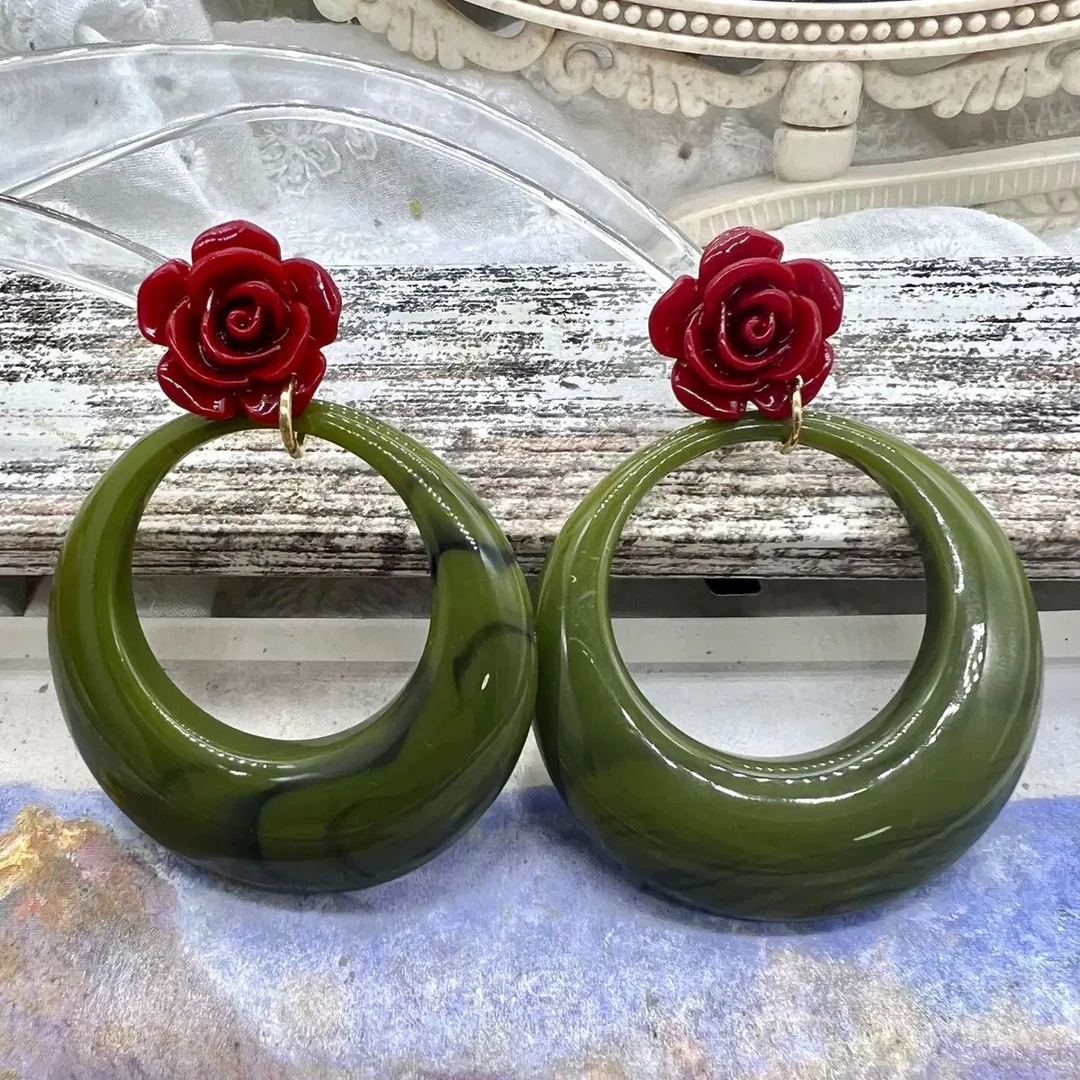 铜合金树脂耳饰 红色玫瑰撞色港风大圆环夸张摩登耳饰【长5.5厘米】