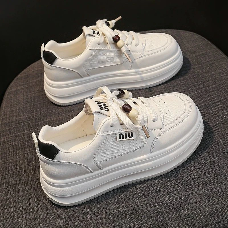 国风厚底小白鞋女款2025新款秋季爆款板鞋百搭防滑增高休闲女鞋子