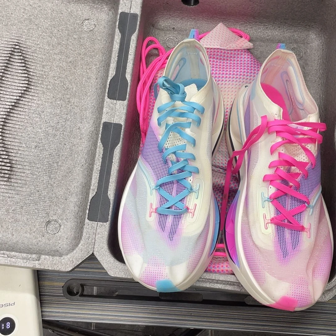 37号李宁跑鞋44.280底微脏