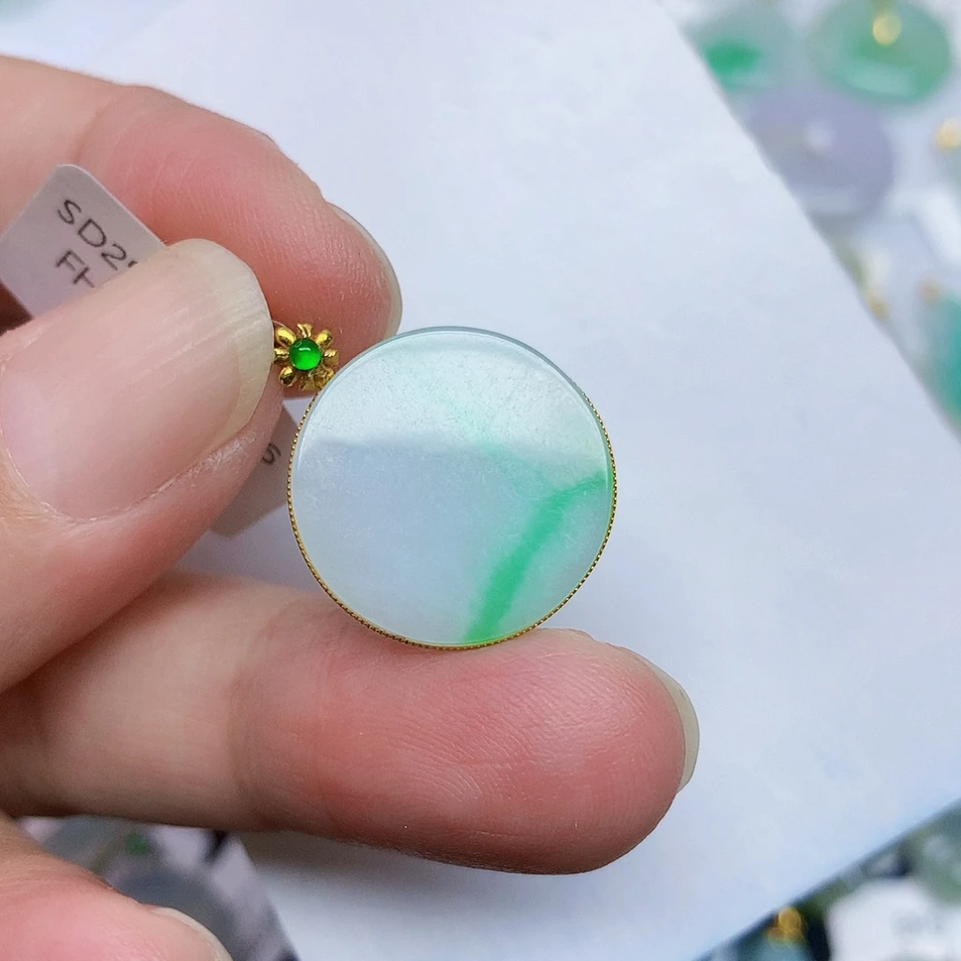 翡翠18K金镶嵌颈饰3466689