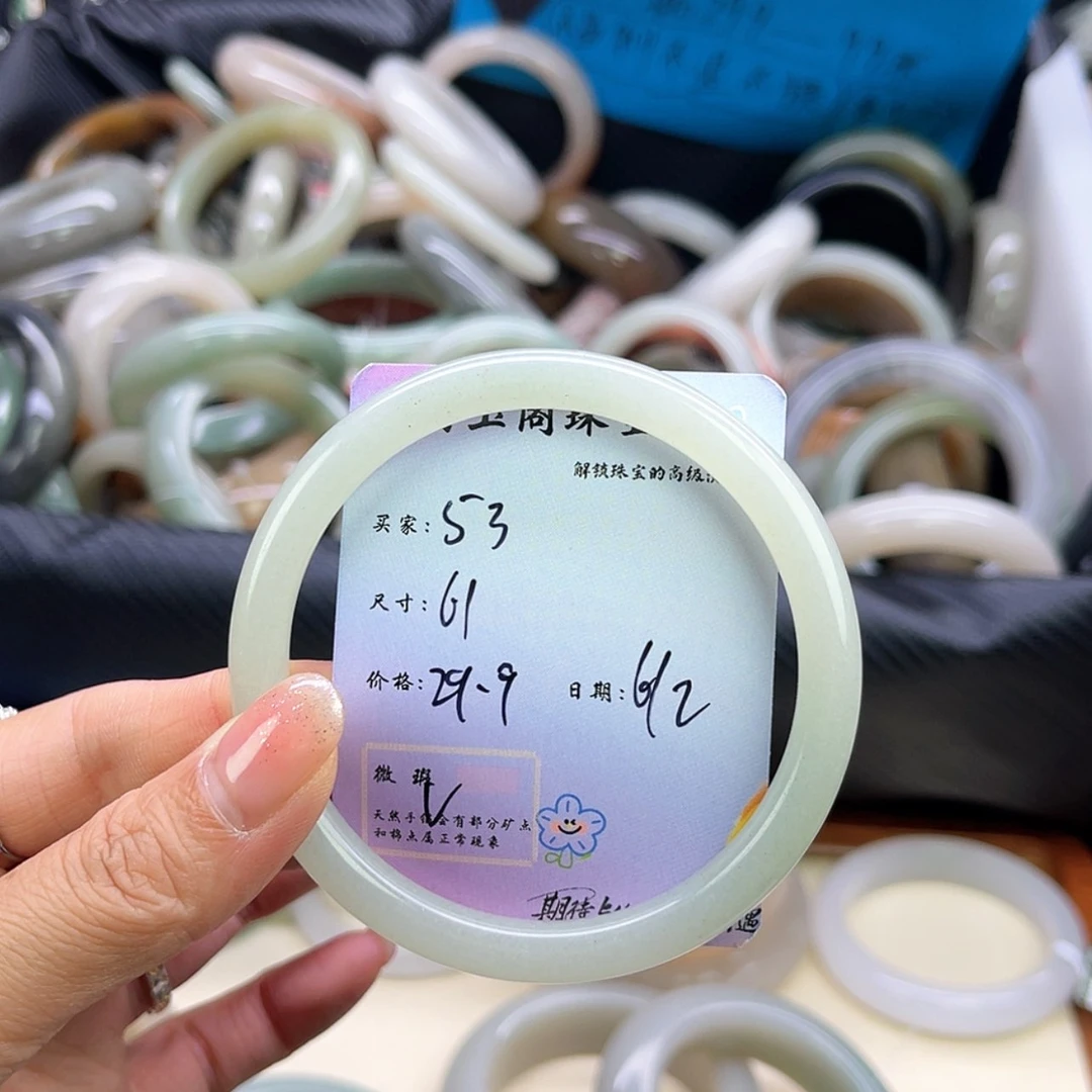 【闪购商品】石英质玉手镯未镶嵌小*子