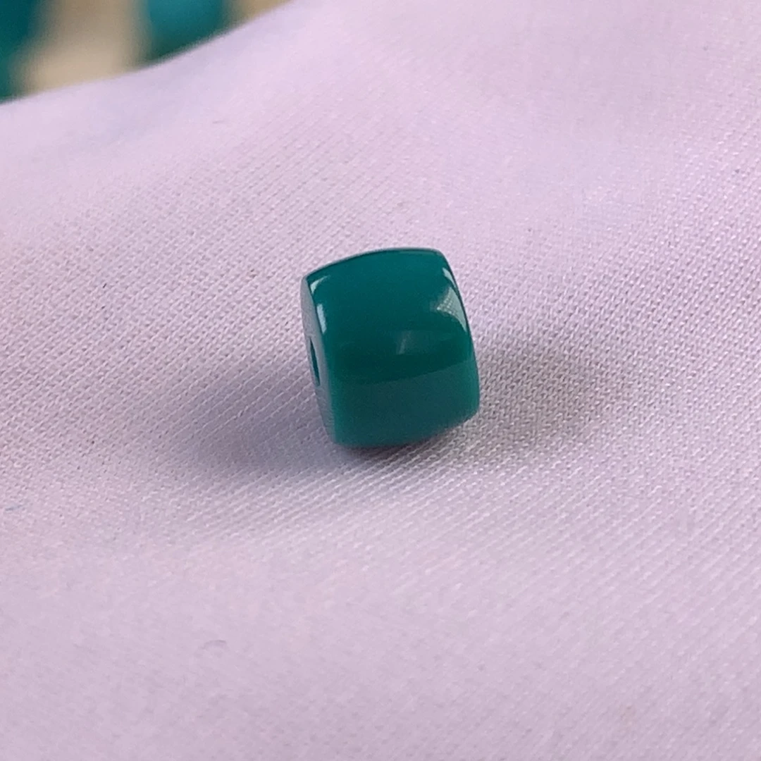 绿松石未镶嵌珠宝奇石7.6x5.8mm