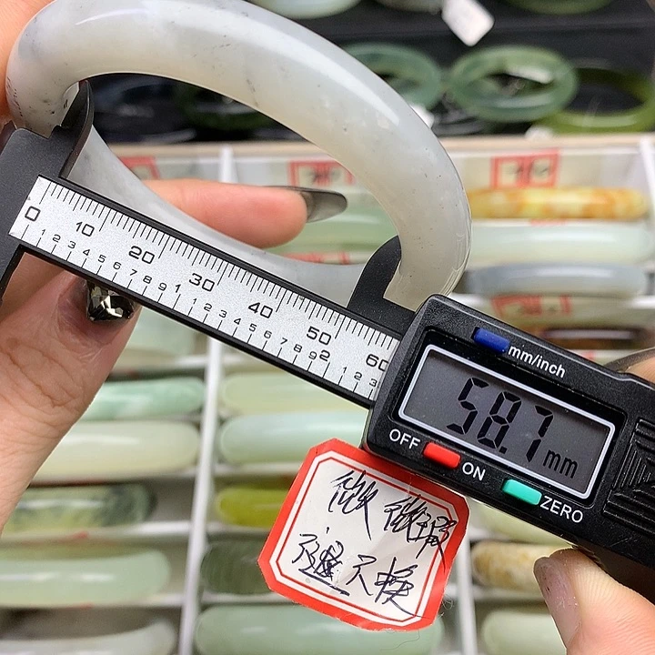 蛇纹石玉手镯未镶嵌717