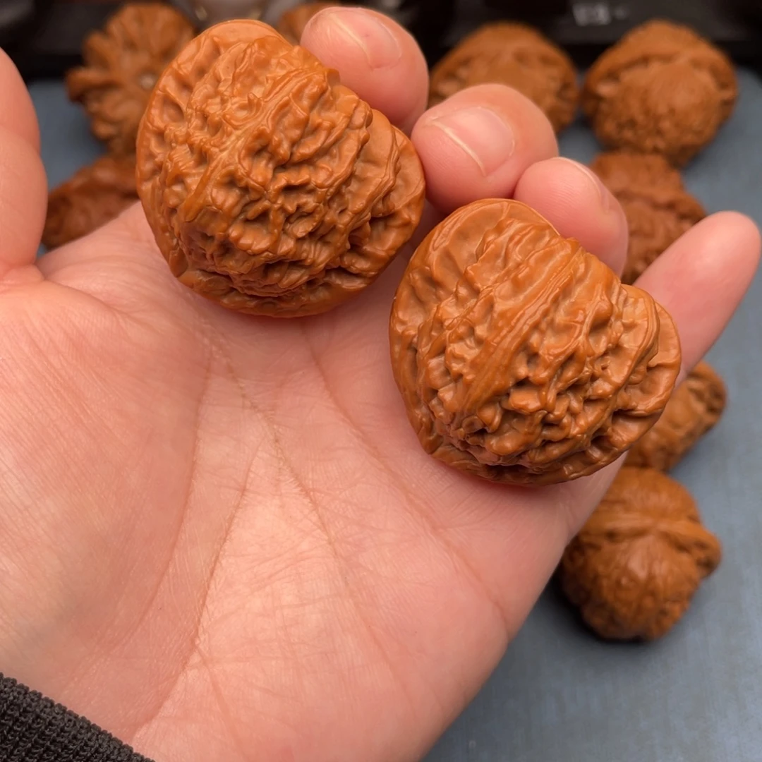 把件文玩核桃全品红皮三角白40