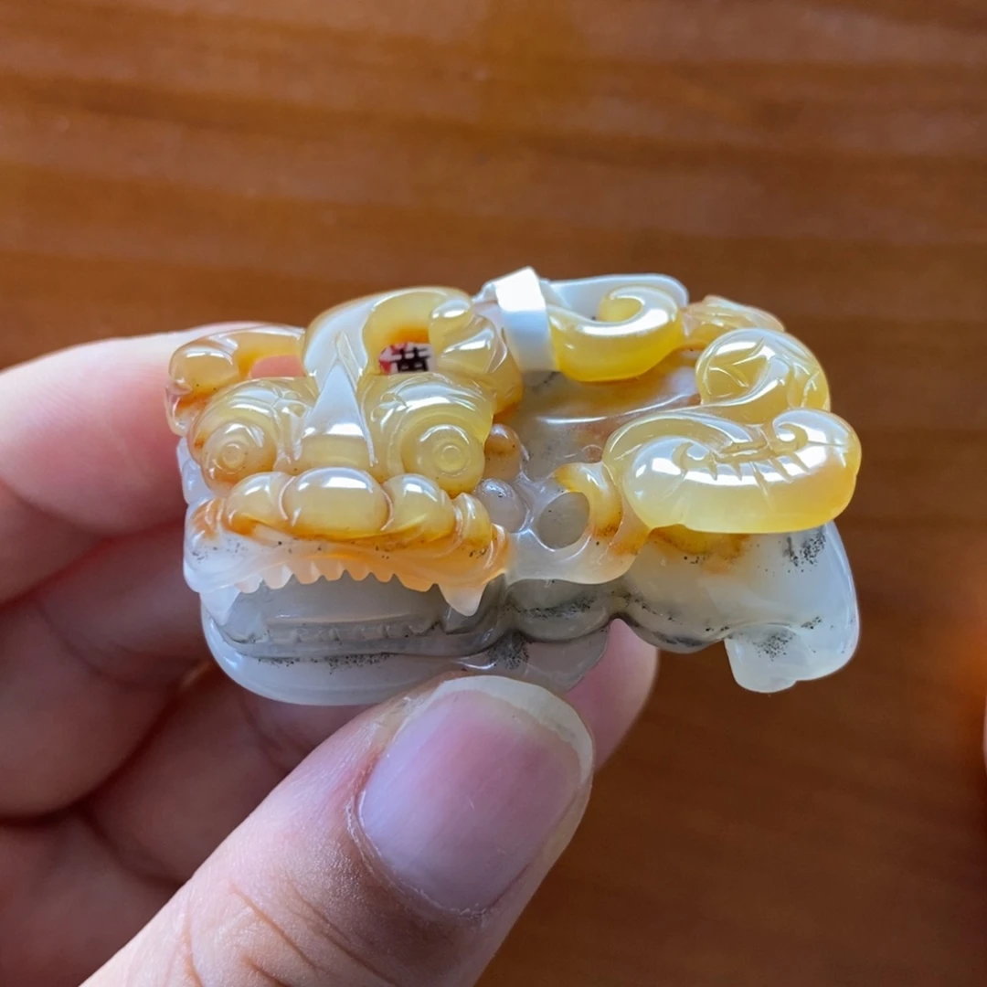 石英质玉(黄龙玉)未镶嵌颈饰