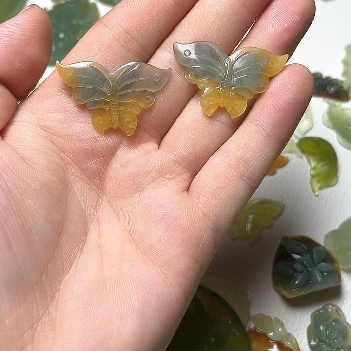 蛇纹石玉颈饰未镶嵌姐****?