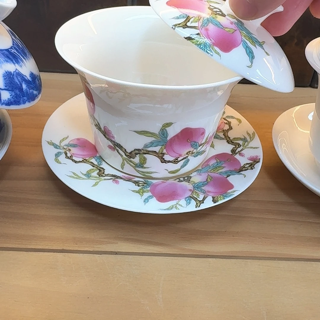 盖碗里的水煮开后放入