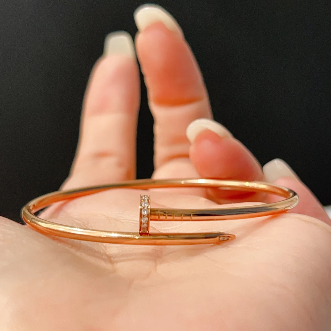 18k金时尚钉子手镯