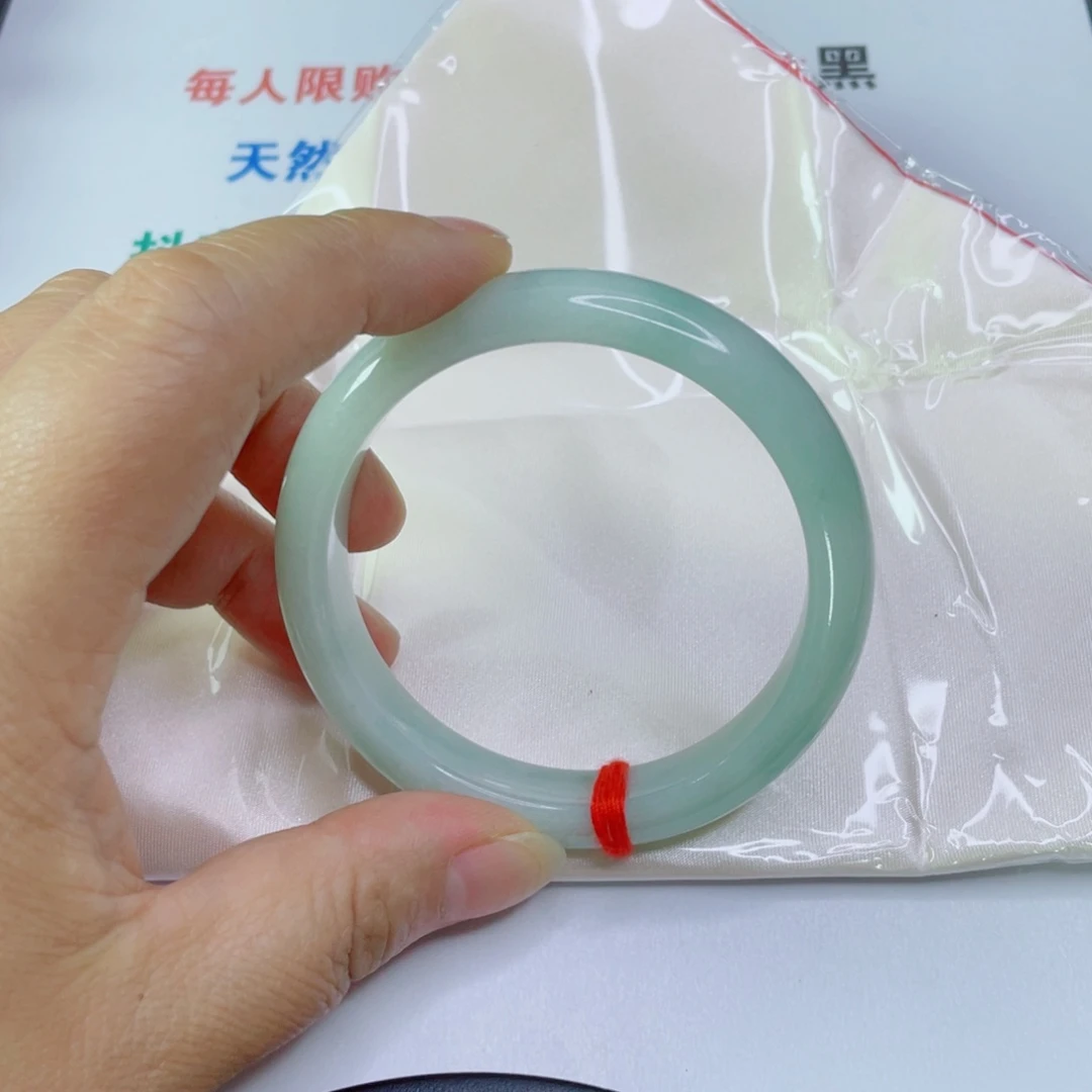 翡翠手镯未镶嵌逗*哒