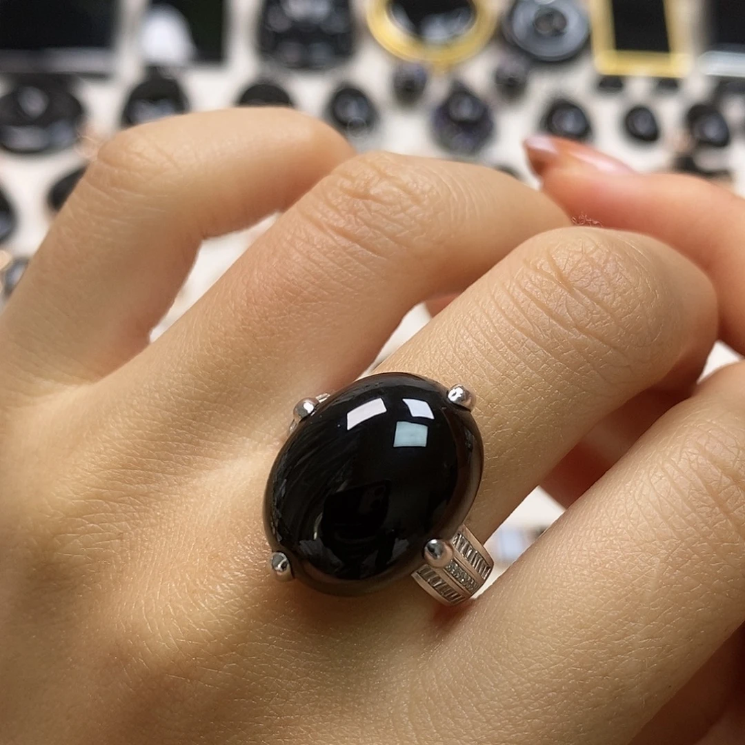 翡翠18K金镶嵌戒指