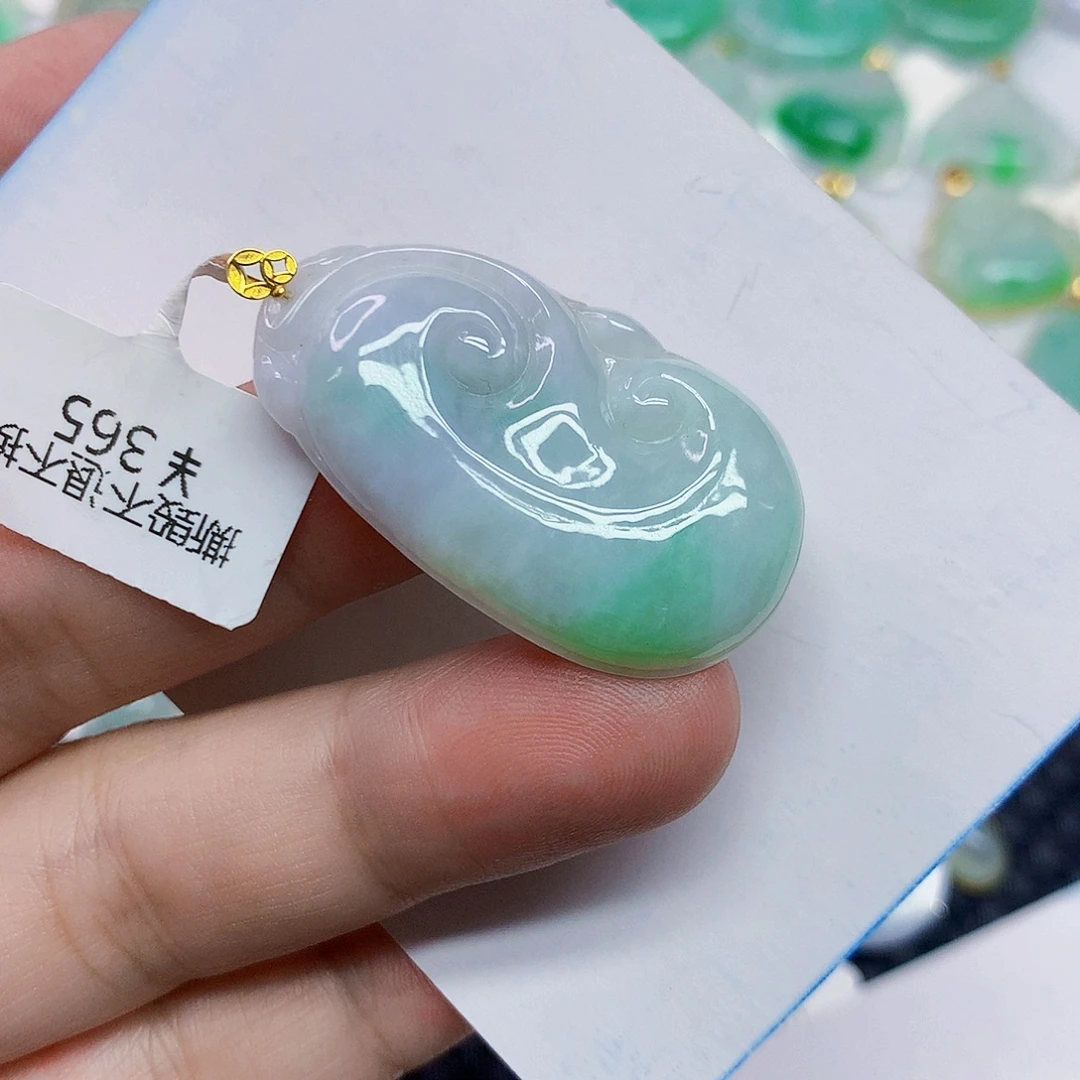 颈饰18K金镶嵌翡翠如意