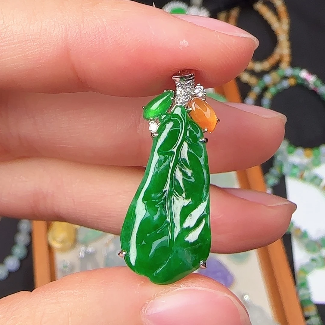 翡翠18K金镶嵌颈饰阳绿叶子