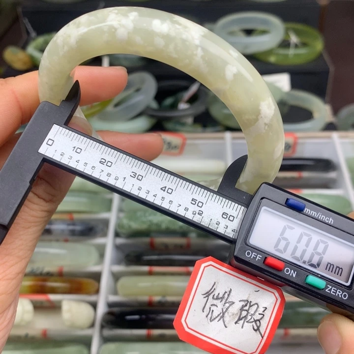 蛇纹石玉未镶嵌手镯989