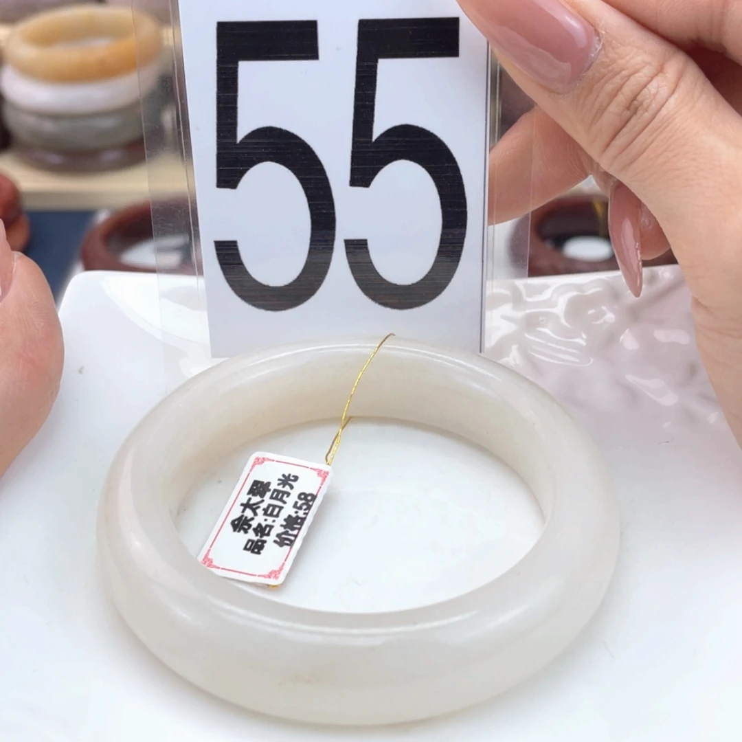 【闪购商品】石英质玉手镯未镶嵌