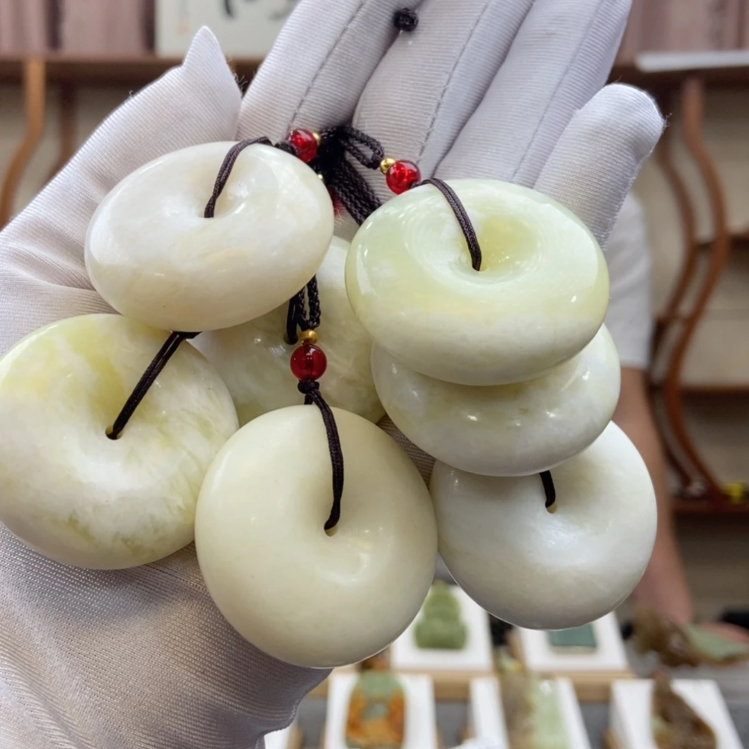 蛇纹石玉未镶嵌平安扣（多样性发一件