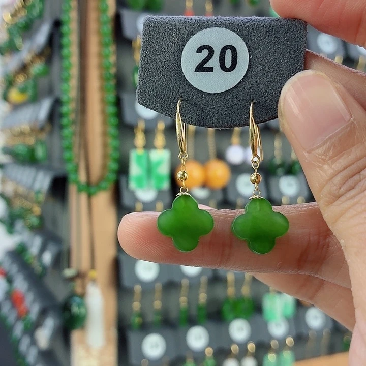 和田玉18K金镶嵌耳饰