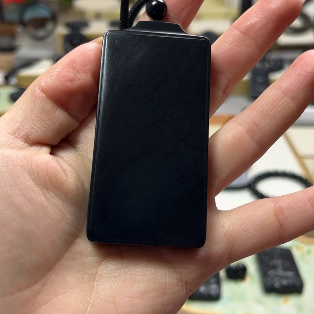 和田玉（墨玉）未镶嵌颈饰48包容微瑕89克左右