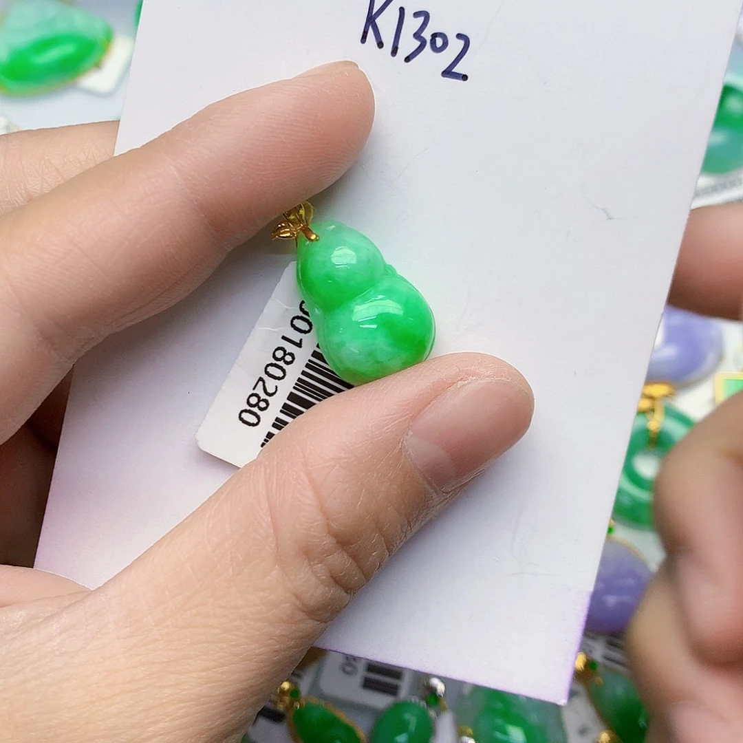 颈饰18K金镶嵌翡翠