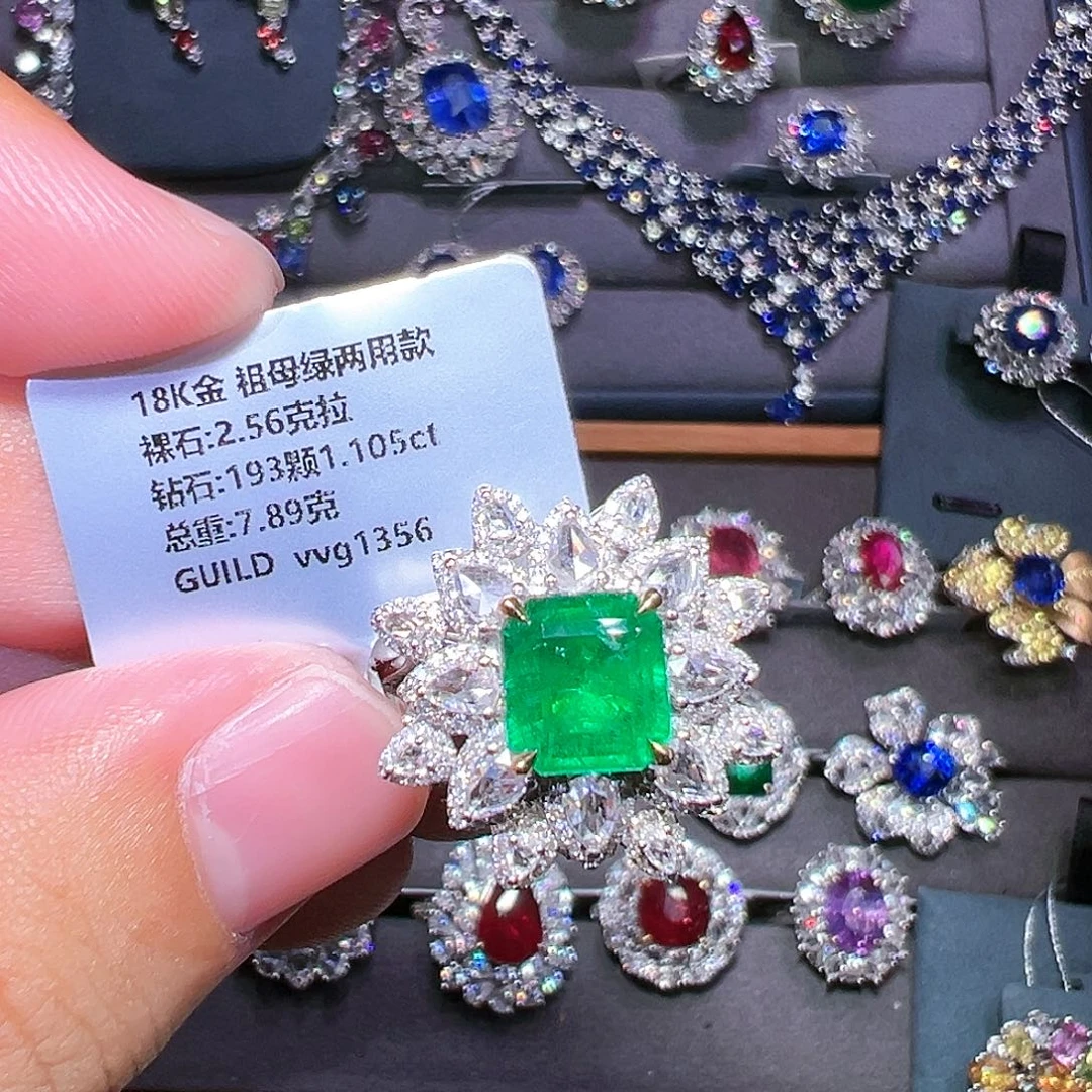 18K金镶嵌祖母绿戒指