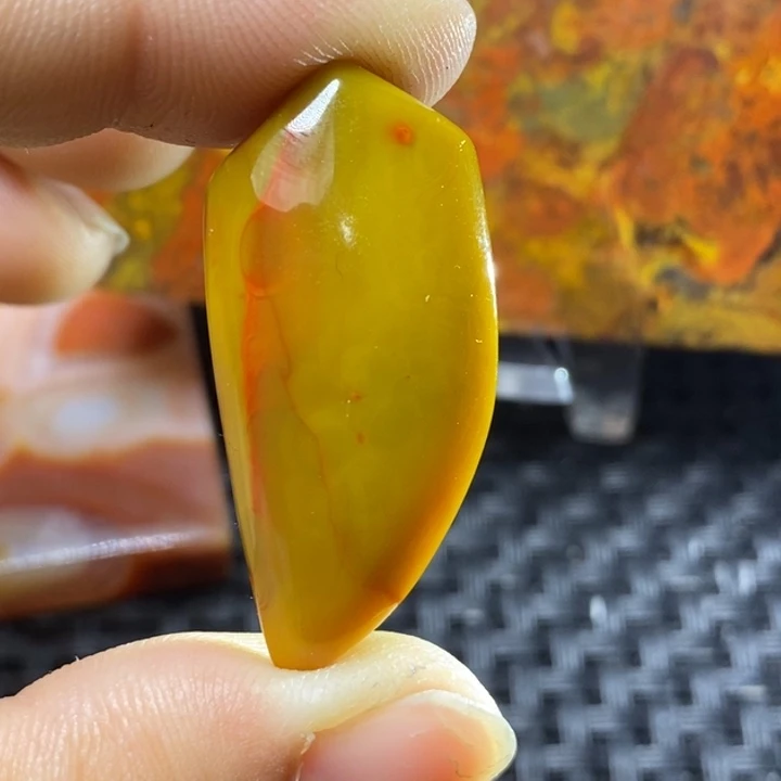 玛瑙/玉髓颈饰未镶嵌是***呀
