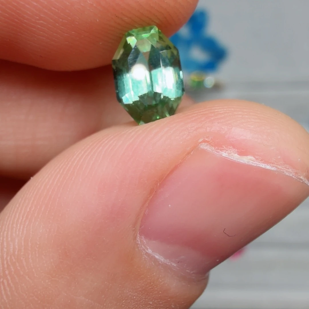消***脊裸石碧玺未镶嵌1.5ct