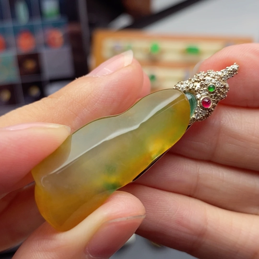 未镶嵌定制翡翠黄翡随形