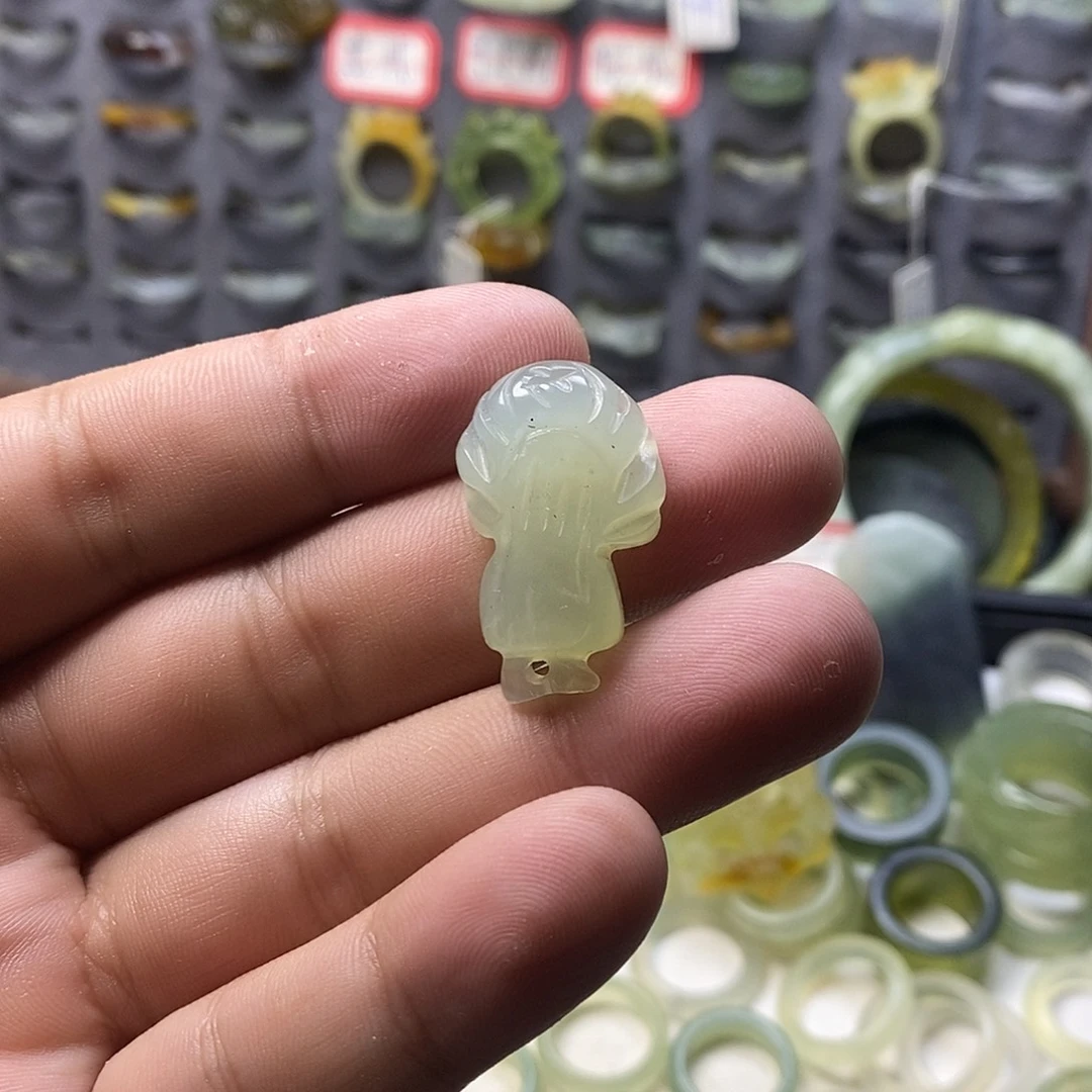 未镶嵌蛇纹石玉颈饰