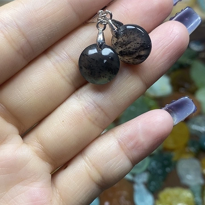 蛇纹石玉耳饰未镶嵌