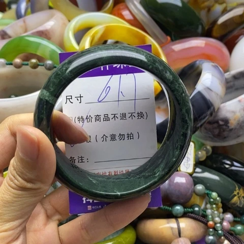 蛇纹石玉手镯未镶嵌