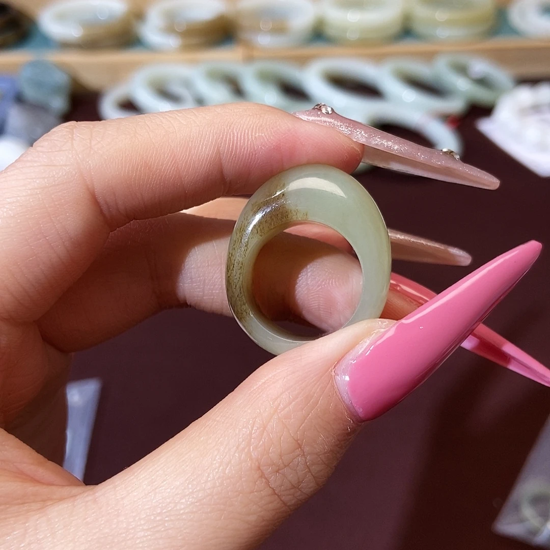 和田玉未镶嵌戒指