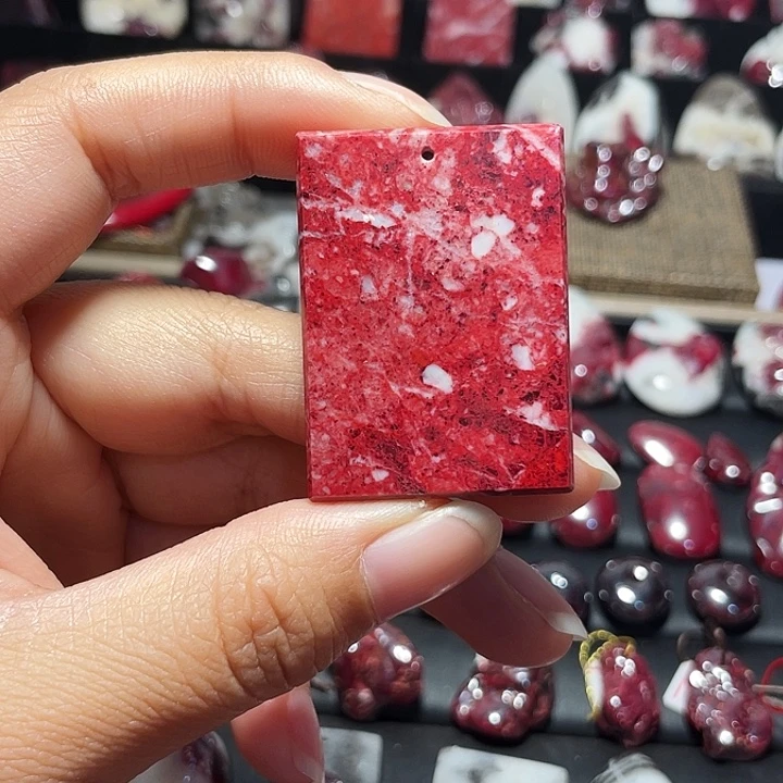 天然辰砂原石无事牌24.1克