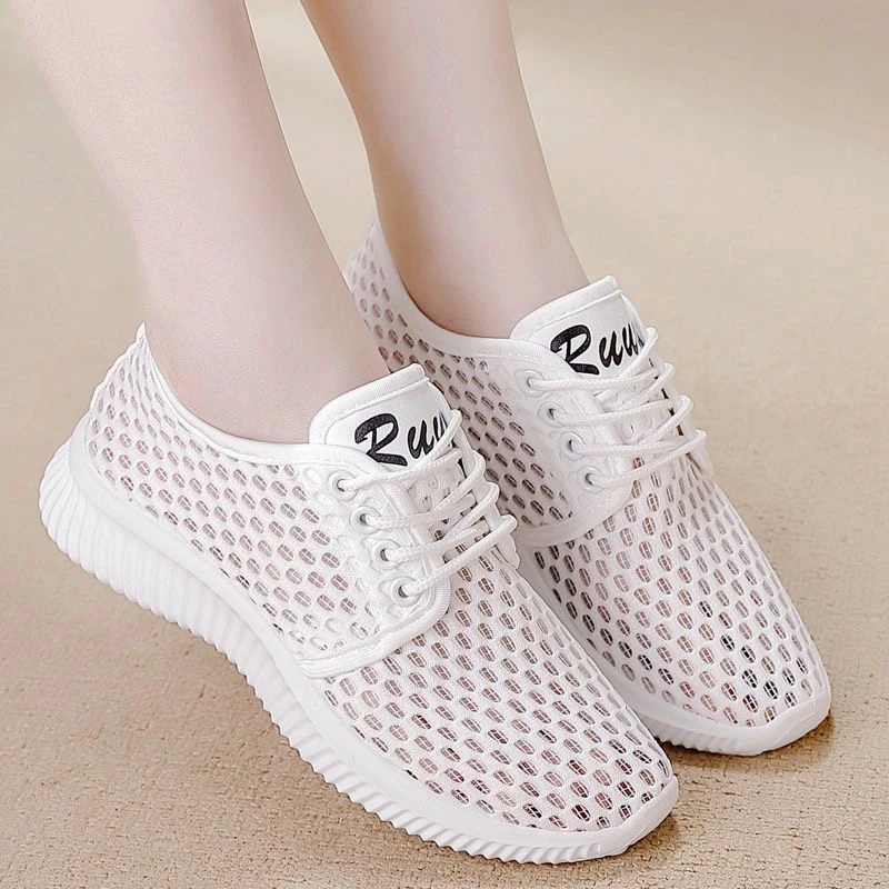 2025春夏新款妈妈鞋网面飞织透气时尚小白鞋女防滑软底舒适透气