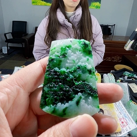 翡翠未镶嵌颈饰翡翠