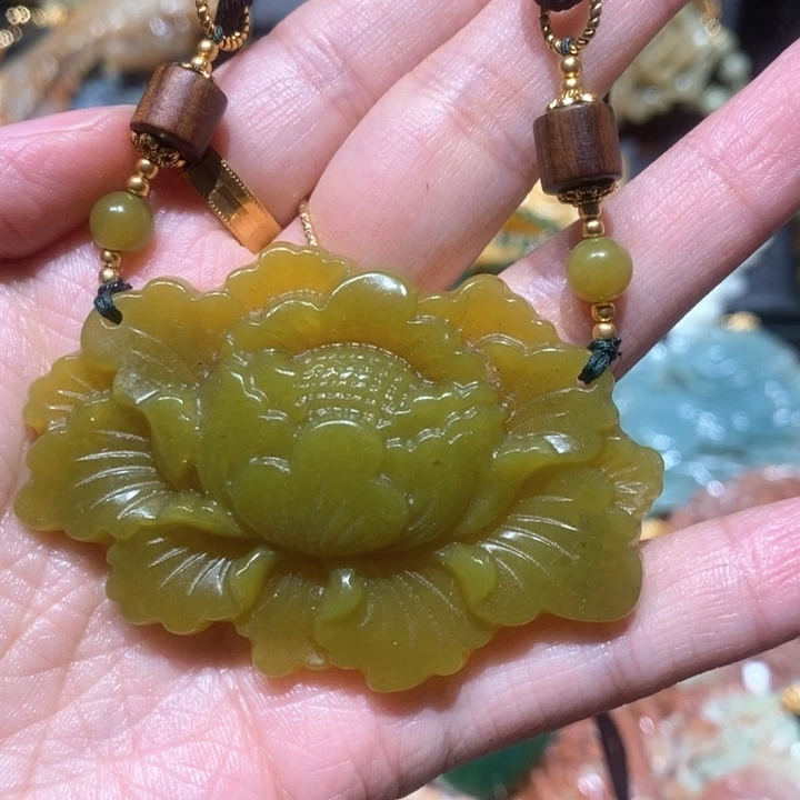 岫玉未镶嵌毛衣链