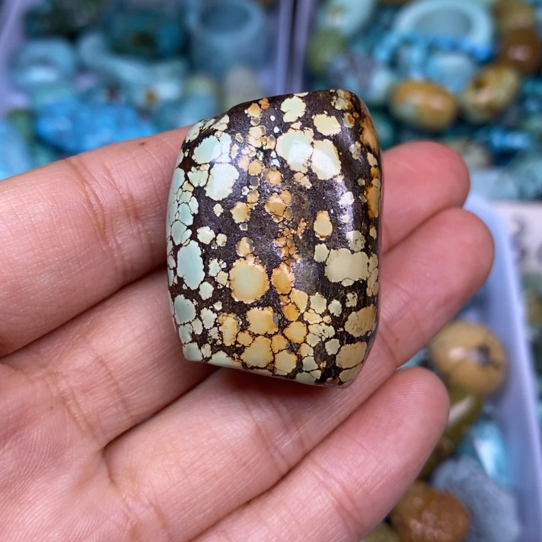 绿松石未镶嵌颈饰