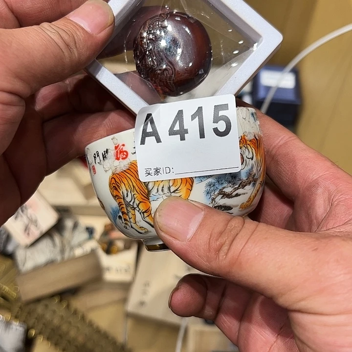 M***o415建盏灯火通明的城市里