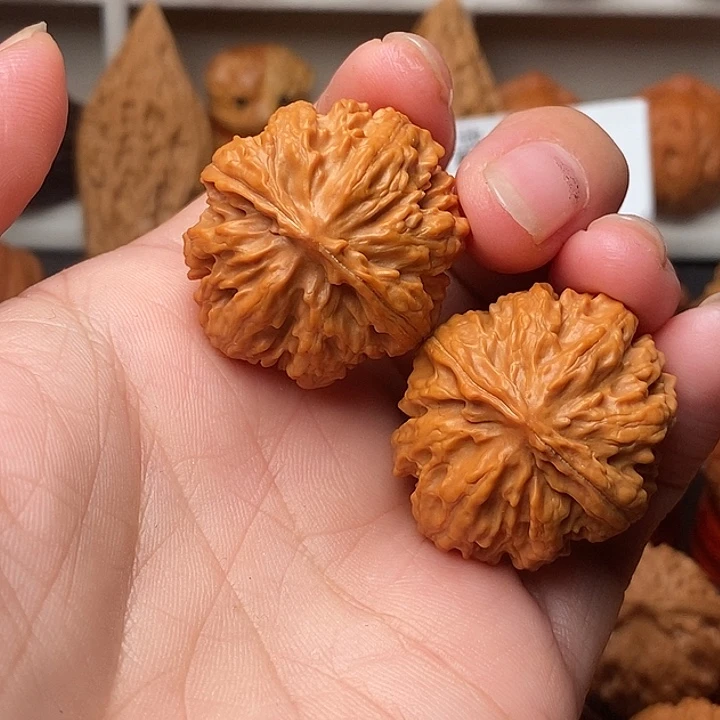 文玩核桃吊坠龙鳞纹