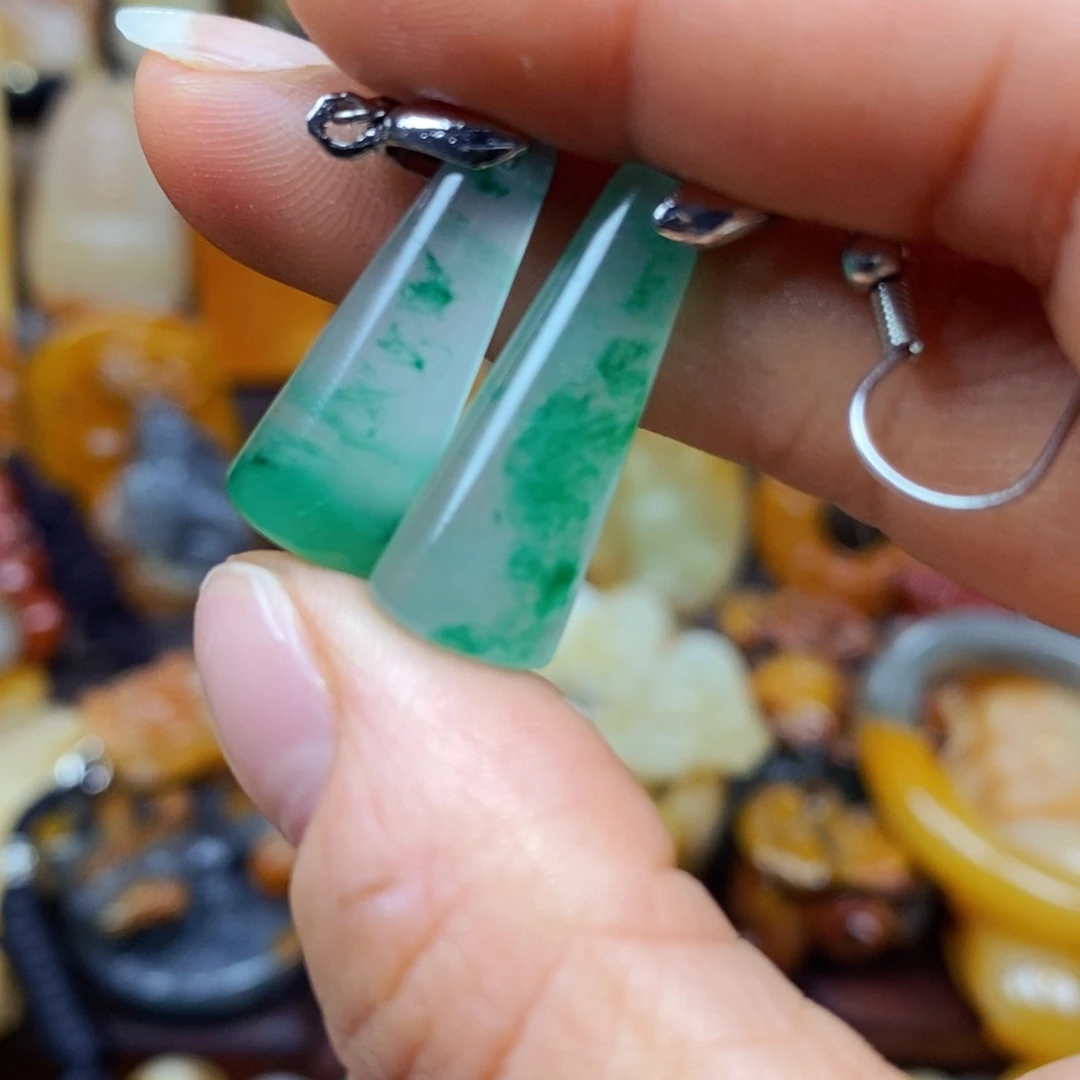 石英质玉（黄龙玉）颈饰未镶嵌