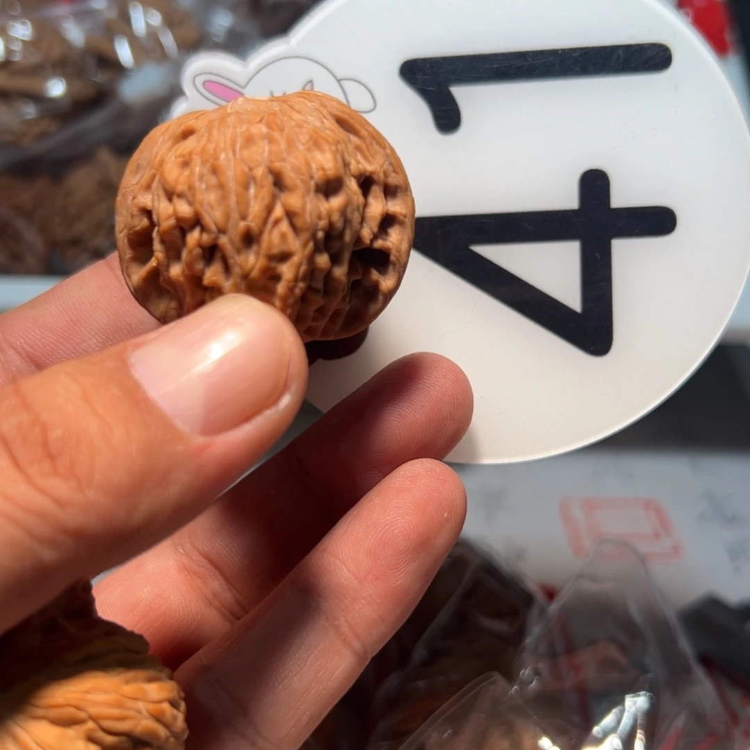 B***、文玩核桃，白色41号