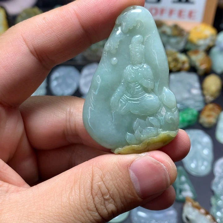 翡翠未镶嵌颈饰黄翡欢喜