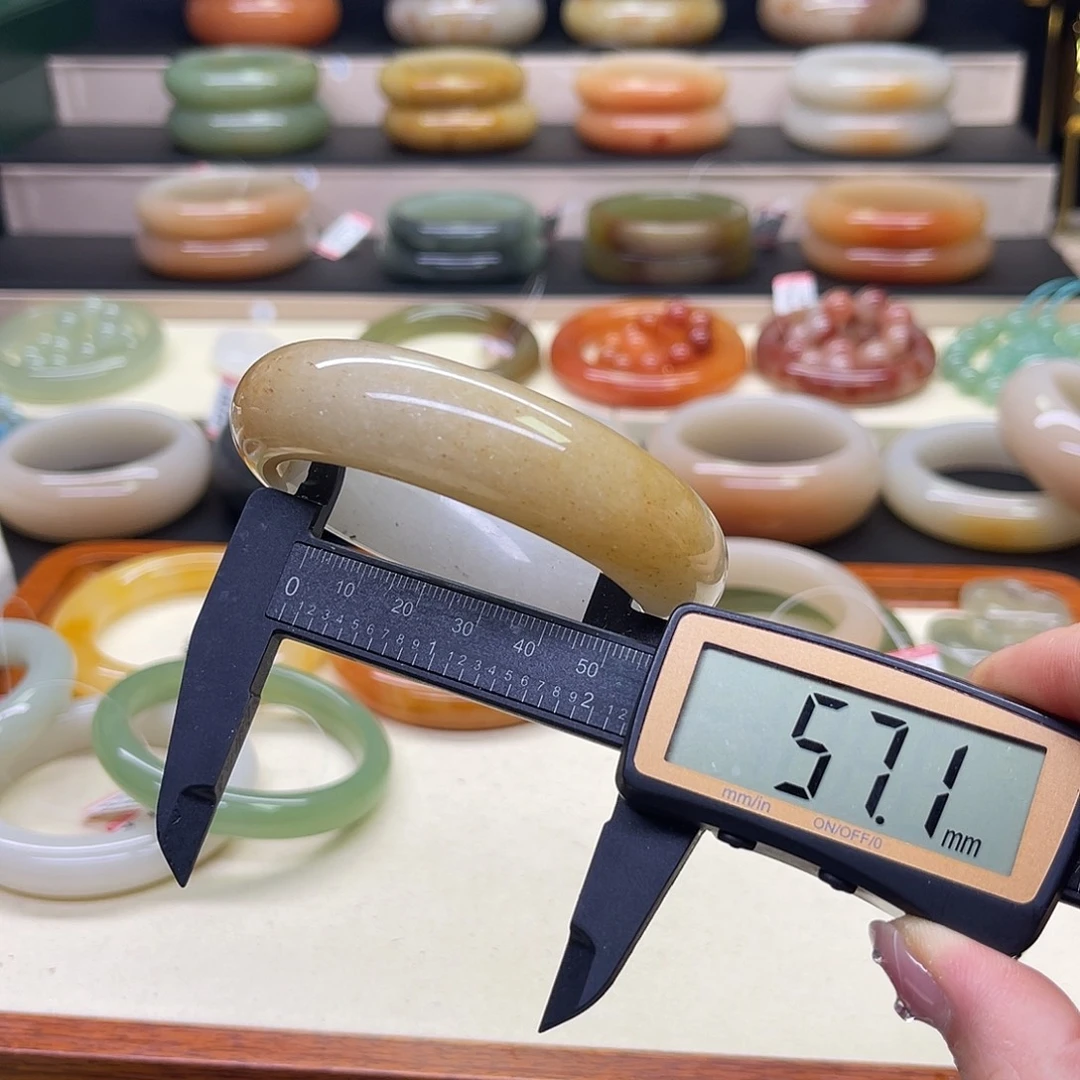 石英岩玉未镶嵌手镯50号