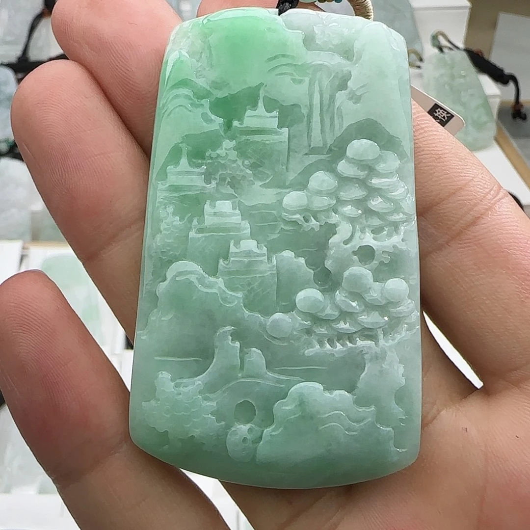 荏***.翡翠未镶嵌颈饰翡翠