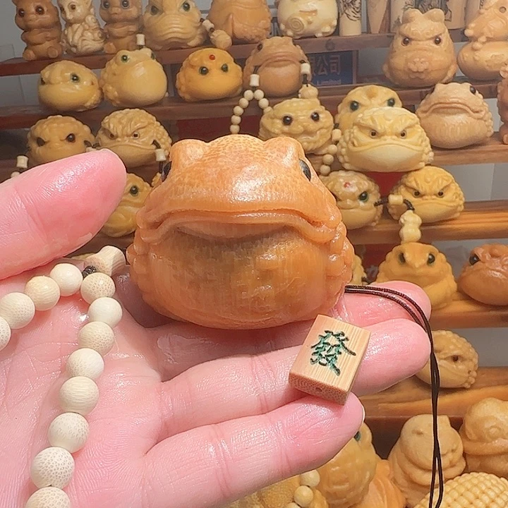 竹高****?雕刻6公分鹰嘴蟾带配饰送油刷子